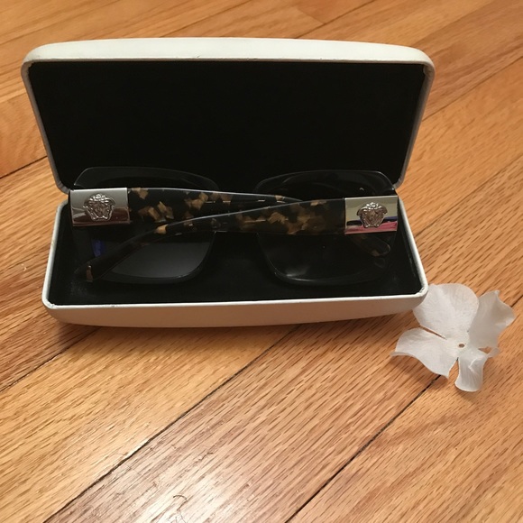 🖤RARE >>VERSACE<< Classic Signature Logo Sunglasses! - Picture 13 of 15